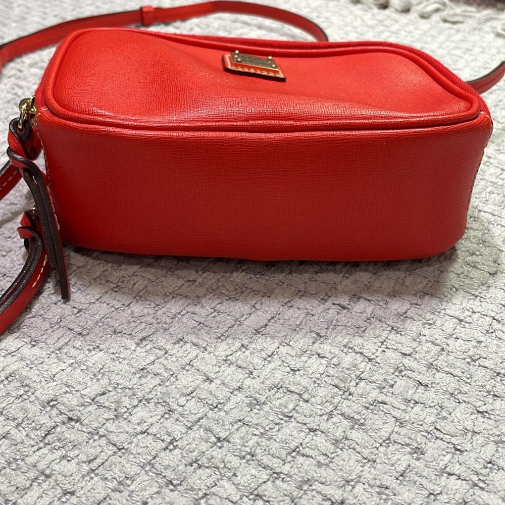DOONEY & BOURKE CAMERA PEBBLED GRAIN ITALIAN LEATHER CROSSBODY Red/Orange - Picture 4 of 16